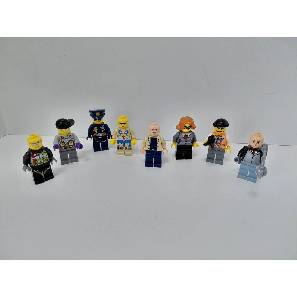 Lot‎ Of 8  Lego Mini Figures Classic Town City W/ Accessories